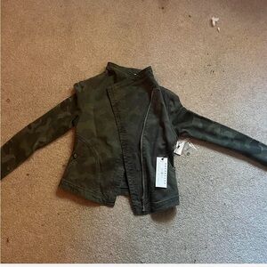 Anthropologie camo Women’s XS jacket